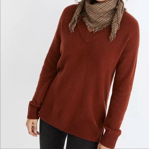 Madewell Bartlett V-Neck Pullover Sweater in Coziest Yarn - Picture 2 of 5